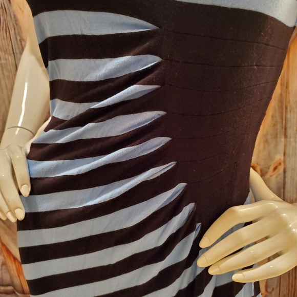 Dress - Picture 3 of 5